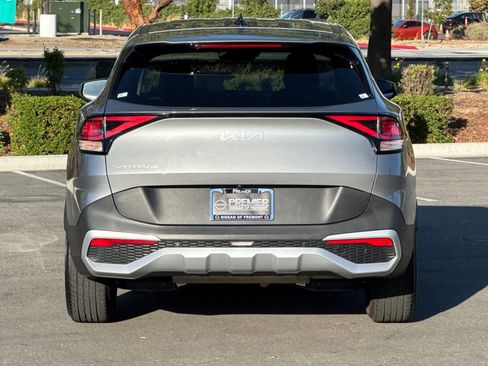 Used 2023 Kia Sportage LX image 5