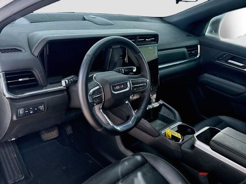 Used 2025 GMC Terrain Elevation w/ Elevation Premium Package AWD/4WD image 7