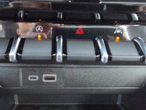 New 2026 GMC Canyon Elevation w/ Convenience Package image 32