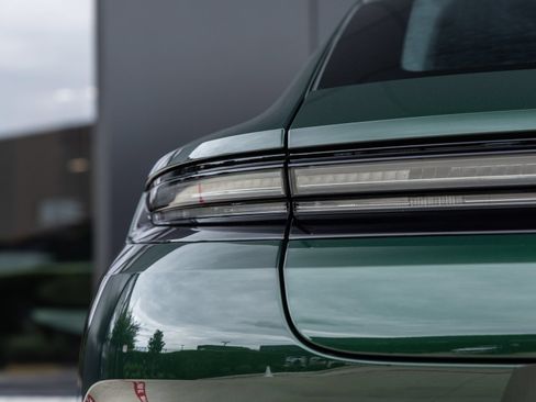 Used 2025 Porsche Panamera image 16