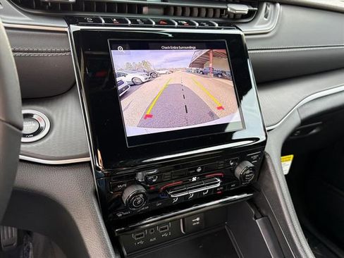 New 2025 Jeep Grand Cherokee Laredo X w/ Luxury Tech Group I image 7