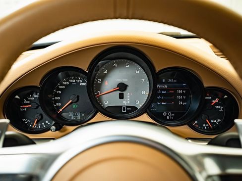 Used 2015 Porsche 911 Carrera S image 30