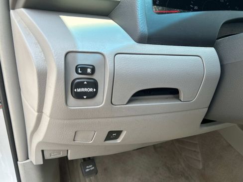 Used 2010 Toyota Camry LE image 23