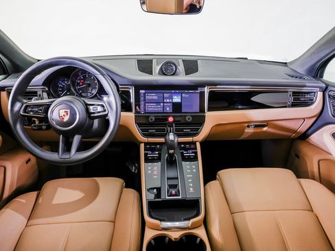 Certified 2025 Porsche Macan image 25