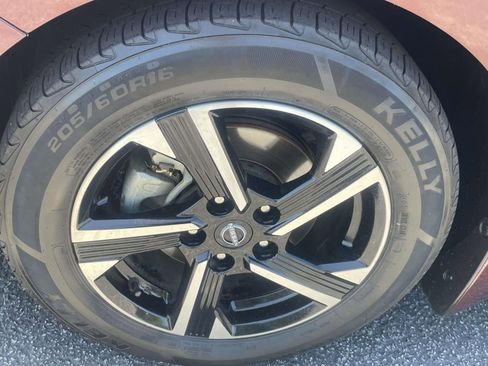 Used 2024 Nissan Sentra SV FWD image 9