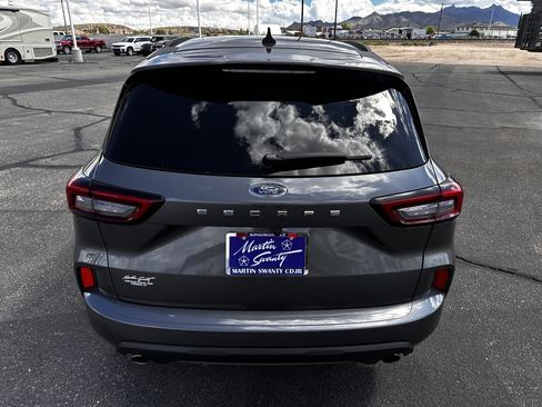 Used 2023 Ford Escape ST-Line image 5