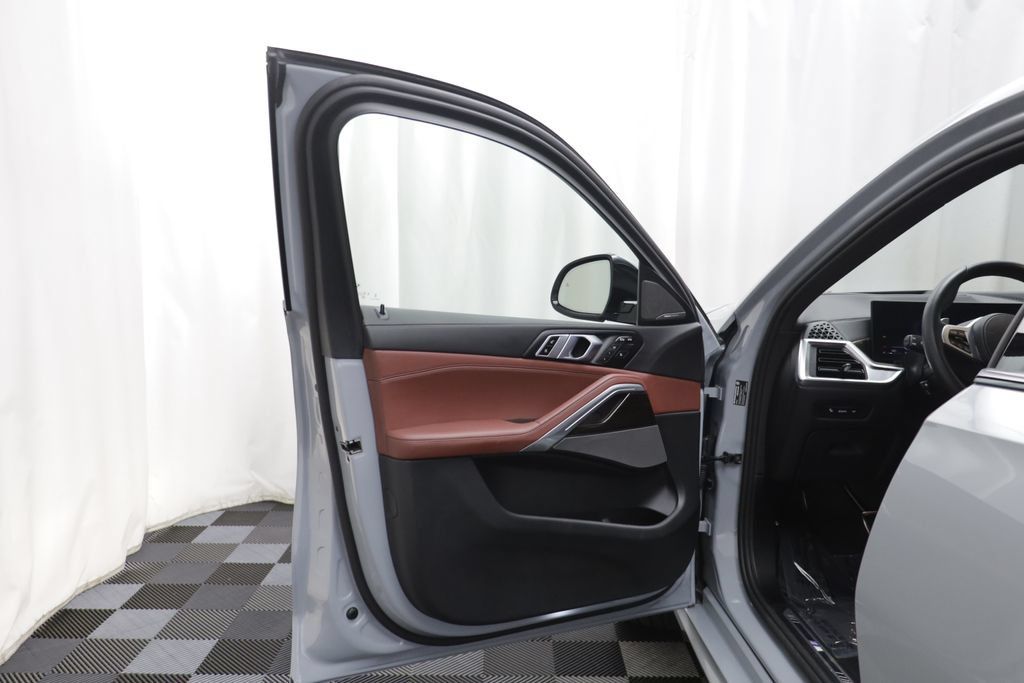 Used 2026 BMW X6 xDrive40i AWD/4WD image 4