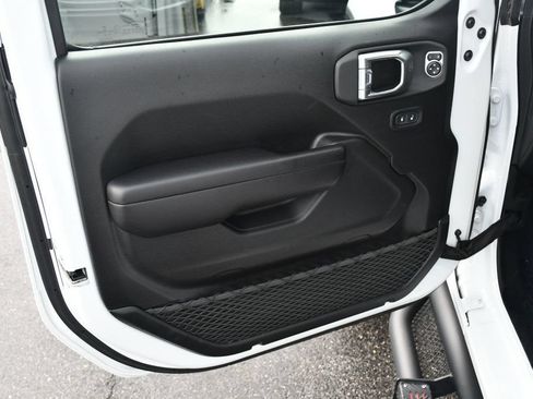 Used 2021 Jeep Wrangler Unlimited Rubicon w/ Steel Bumper Group AWD/4WD image 18