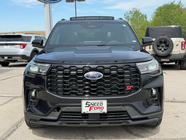 Used 2025 Ford Explorer ST AWD/4WD image 2