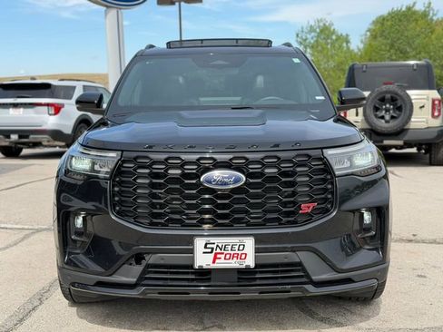 Used 2025 Ford Explorer ST AWD/4WD image 2