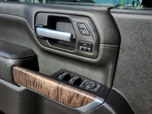 Used 2022 GMC Sierra 2500 Denali w/ Denali Black Diamond Edition image 19