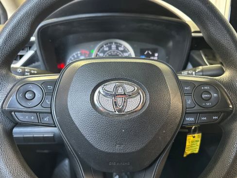 Used 2020 Toyota Corolla LE FWD image 23