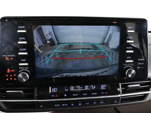 Used 2024 Toyota Sienna XLE image 5