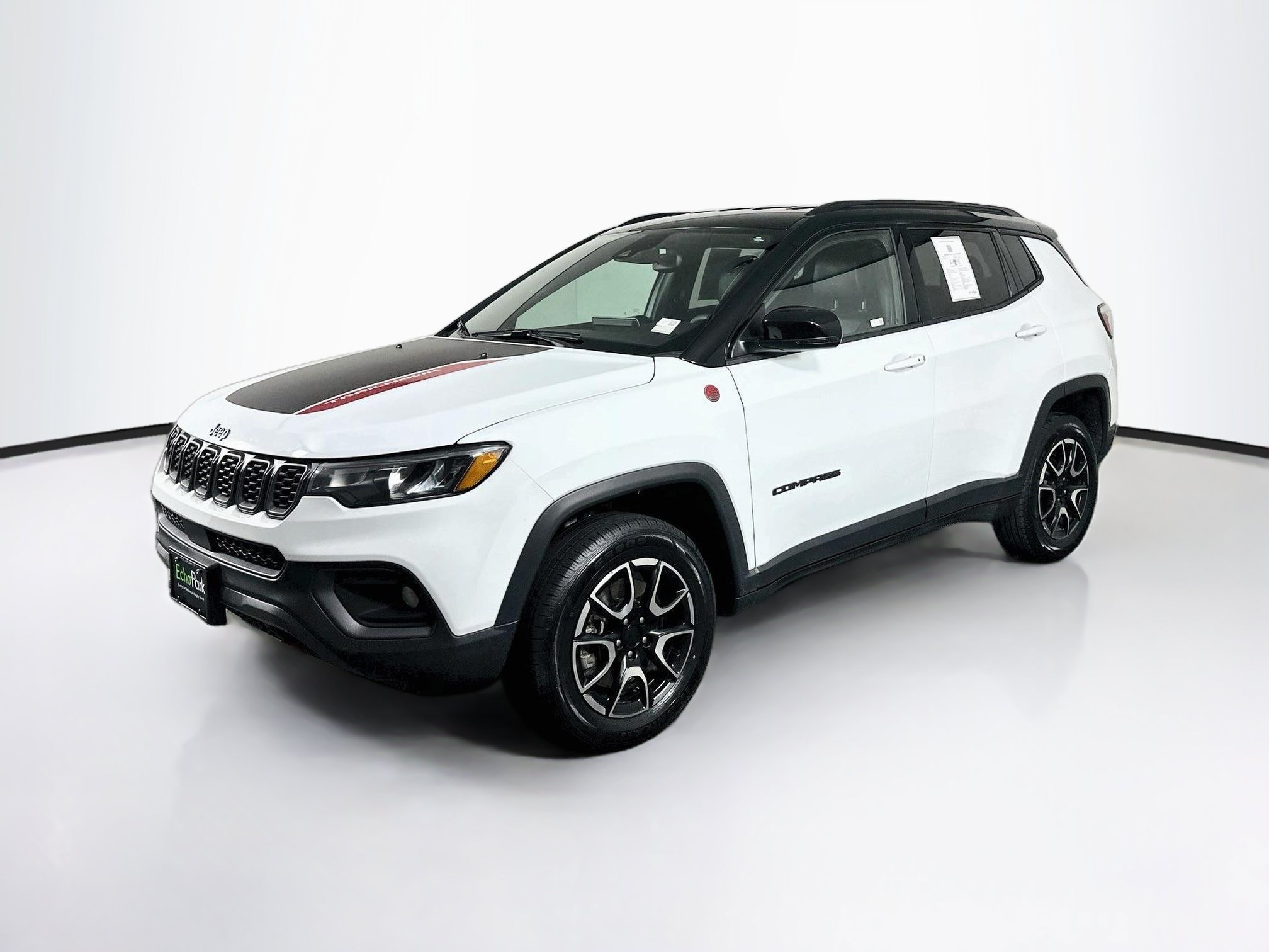 Used 2025 Jeep Compass Trailhawk w/ Trailer Tow Group AWD/4WD image 3