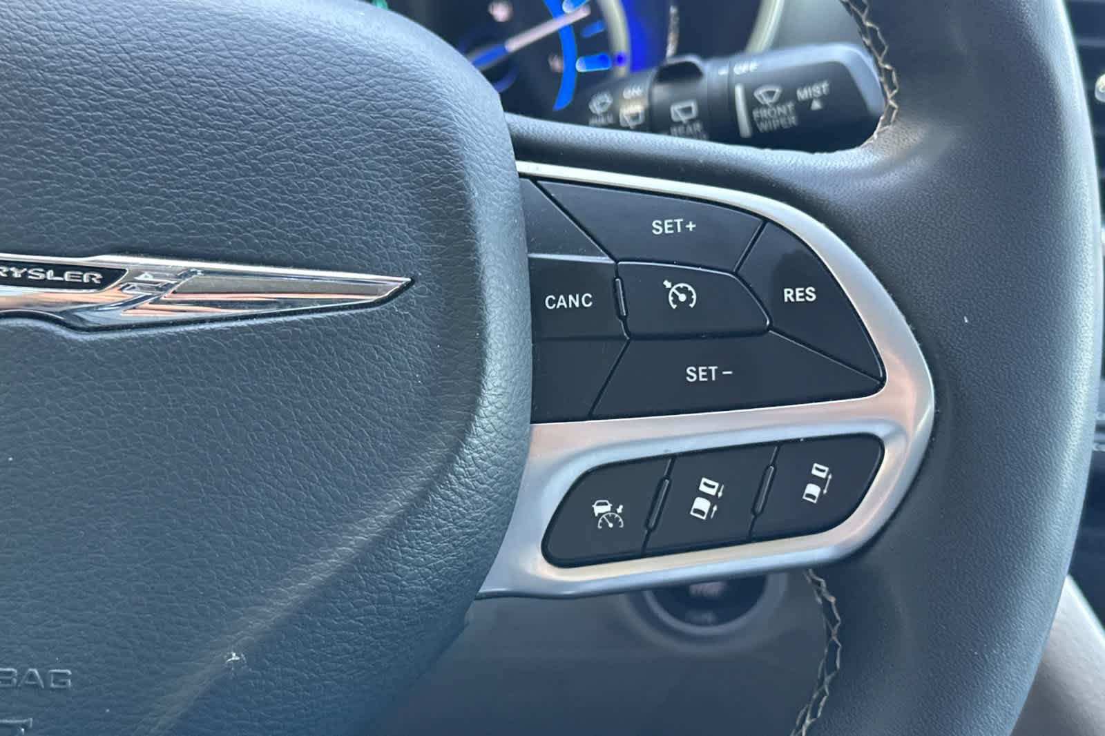 Used 2024 Chrysler Pacifica Limited FWD image 29