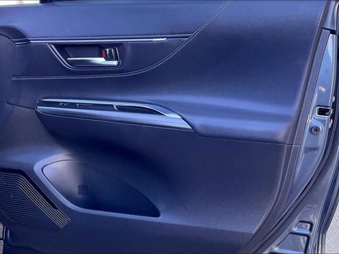 Used 2023 Toyota Venza Limited image 22