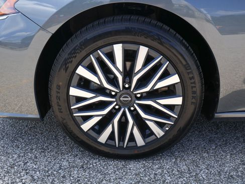 Used 2025 Nissan Altima 2.5 SV FWD image 28