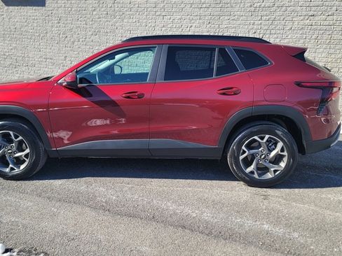 Used 2025 Chevrolet Trax LT w/ Driver Confidence Package image 8