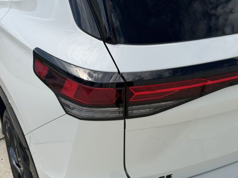 New 2026 Volkswagen Tiguan SE R-Line AWD/4WD image 10