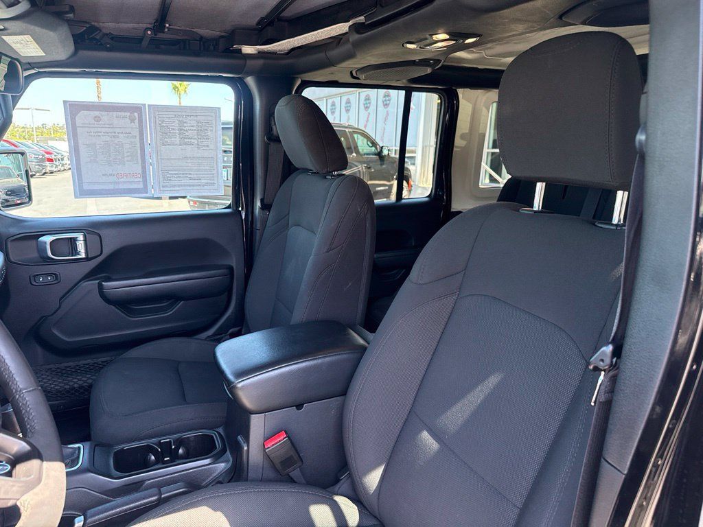 Certified 2023 Jeep Wrangler Unlimited AWD/4WD image 17