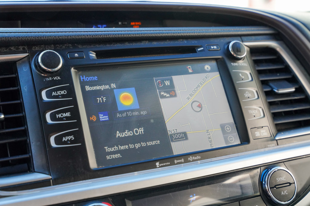 Used 2019 Toyota Highlander XLE AWD/4WD image 18