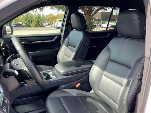 Used 2024 GMC Acadia Elevation image 27