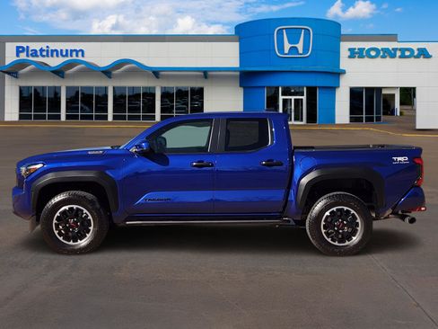 Used 2025 Toyota Tacoma TRD Off-Road image 3