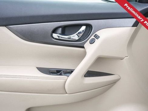 Used 2016 Nissan Rogue S FWD image 16