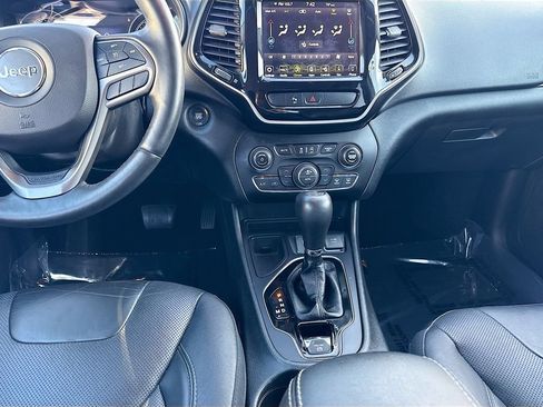 Used 2019 Jeep Cherokee Limited FWD image 19