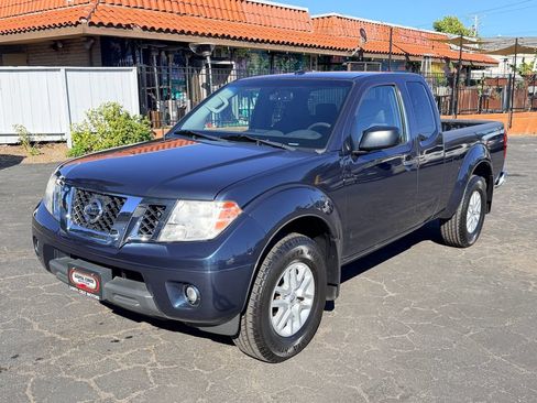 Used 2017 Nissan Frontier SV w/ SV Value Truck Package AWD/4WD image 3