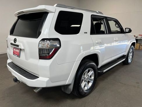 Used 2017 Toyota 4Runner SR5 AWD/4WD image 3