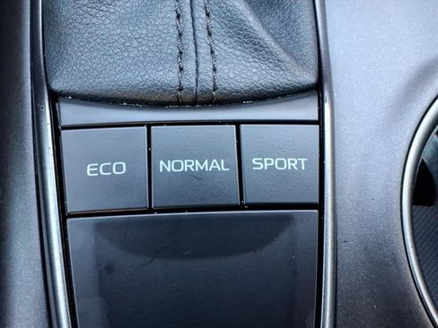 Used 2023 Toyota Camry SE image 26