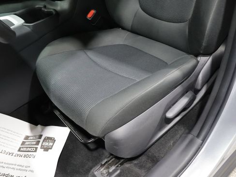 Used 2023 Toyota RAV4 LE AWD/4WD image 10