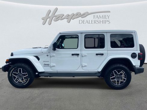 Used 2024 Jeep Wrangler Unlimited Sahara AWD/4WD image 7