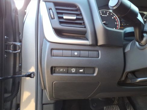 Used 2024 Nissan Rogue SV image 17