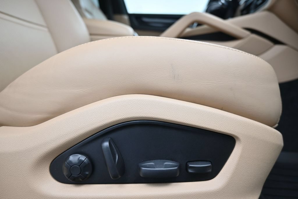 Certified 2022 Porsche Cayenne AWD/4WD image 15