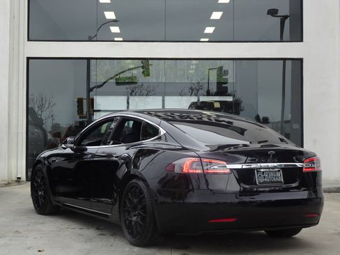 Used 2020 Tesla Model S Long Range Plus image 6
