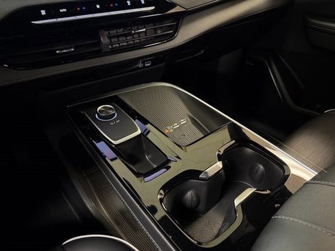 Used 2025 Buick Enclave Sport Touring image 18