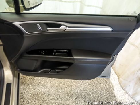 Used 2015 Ford Fusion SE FWD image 24