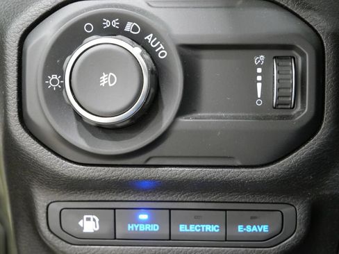 Used 2023 Jeep Wrangler Unlimited Sahara w/ Cold Weather Group AWD/4WD image 15