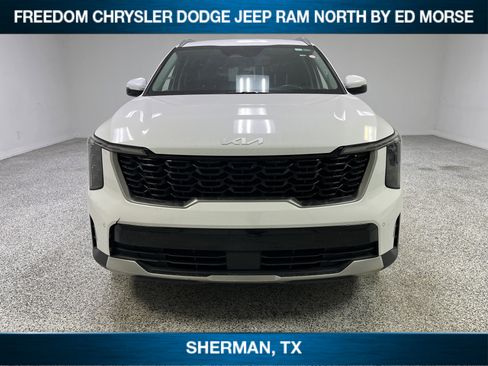 Used 2024 Kia Sorento S image 2