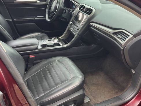 Used 2018 Ford Fusion SE w/ Fusion SE Technology Package FWD image 19