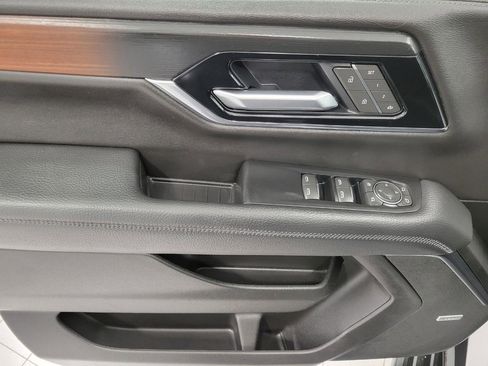 Used 2025 GMC Yukon XL Denali image 28