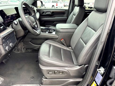 Used 2025 Chevrolet Suburban Z71 AWD/4WD image 13