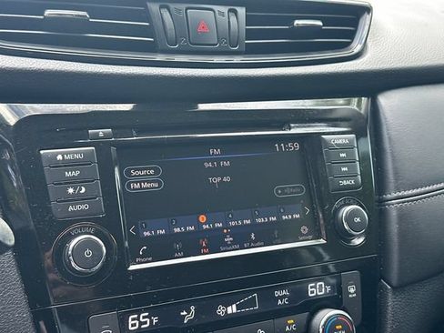 Used 2018 Nissan Rogue SL FWD image 27