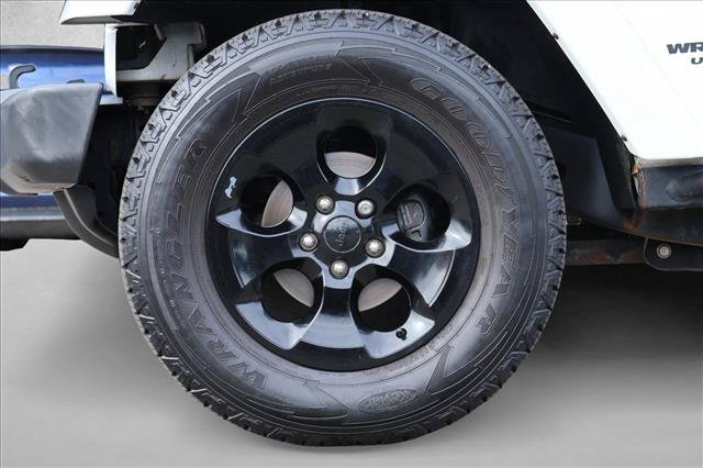 Used 2015 Jeep Wrangler Unlimited Sahara AWD/4WD image 9