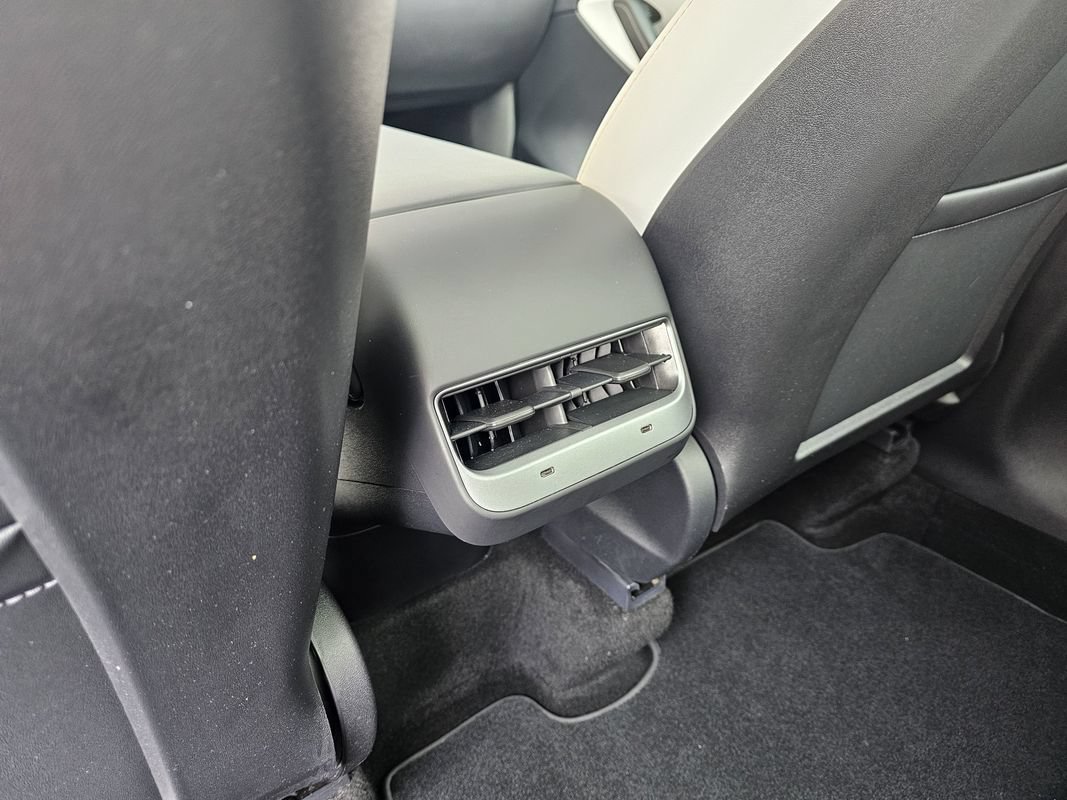 Used 2021 Tesla Model Y Long Range AWD/4WD image 21