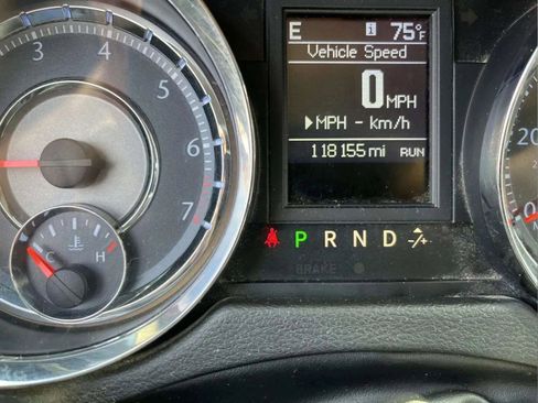 Used 2014 Chrysler Town & Country Touring image 19