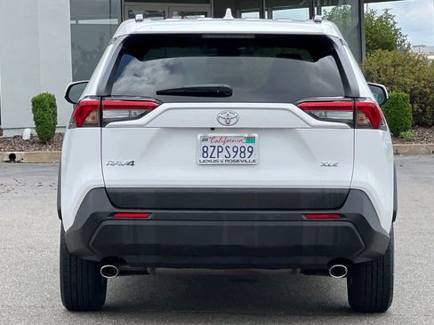 Used 2021 Toyota RAV4 XLE w/ Convenience Package FWD image 8