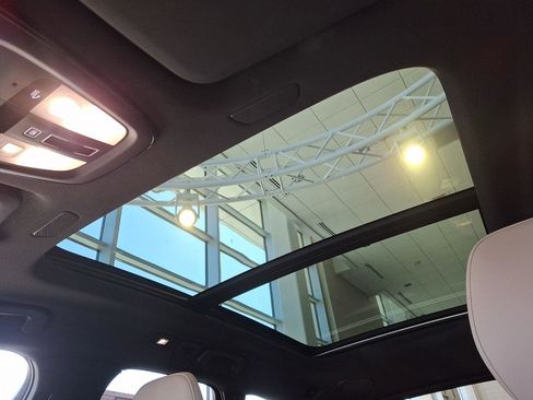 Used 2026 Volvo XC60 T8 Plus w/ Climate Package image 9